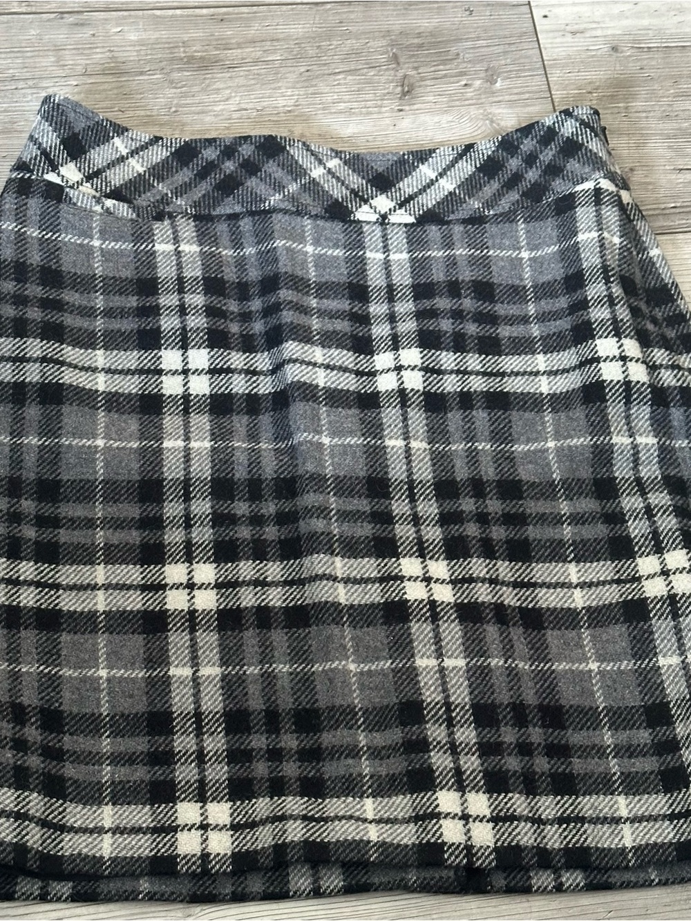 L.L. Bean FavoriteFit Black & Gray Plaid Women’s Skirt Size 12